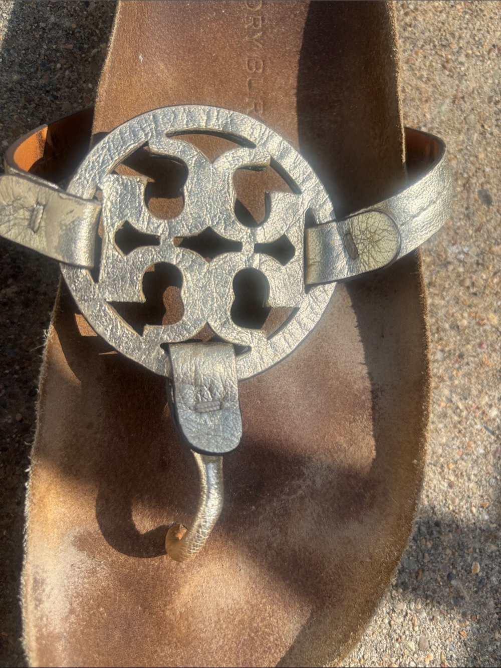 Tory Burch BrownLeather Thong Sandals with Metallic Logo Medallions size 8 - Picture 3 of 9
